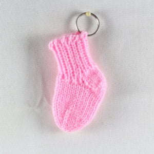 Socken-Schlüsselanhänger groß in zartem Rosa
